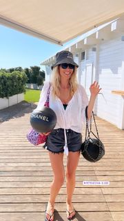 Elena Santarelli feet photo thumbnail