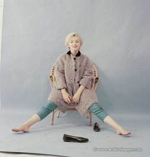Marilyn Monroe feet photo thumbnail
