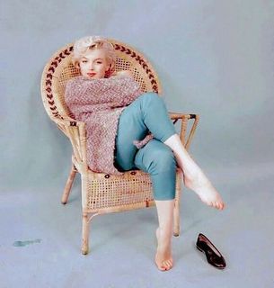 Marilyn Monroe feet photo thumbnail