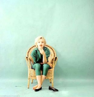 Marilyn Monroe feet photo thumbnail