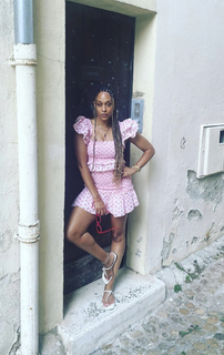 Tia Mowry feet photo thumbnail