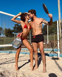 Izabel Goulart feet photo thumbnail