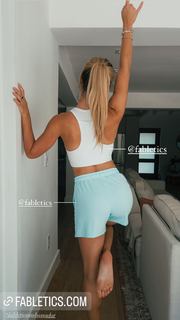Vale Genta feet photo thumbnail