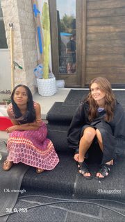 Kaia Gerber feet photo thumbnail