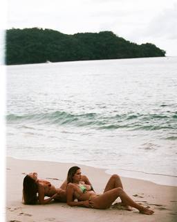 Kara Del Toro feet photo thumbnail
