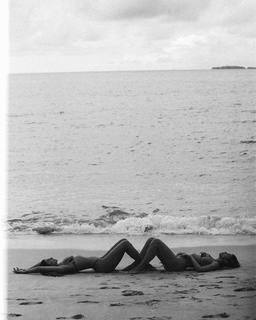Kara Del Toro feet photo thumbnail