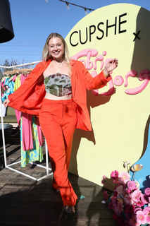 Iskra Lawrence feet photo thumbnail