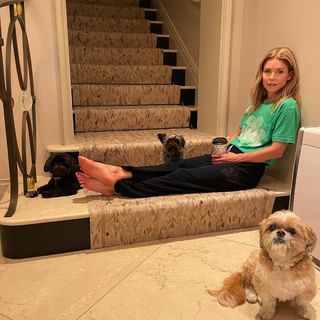 Kelly Ripa feet photo thumbnail