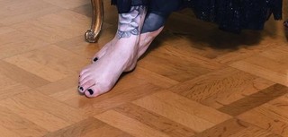 Katherine von Drachenberg feet photo thumbnail