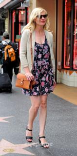 Kirsten Dunst feet photo thumbnail