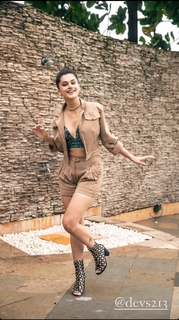 Taapsee Pannu feet photo thumbnail