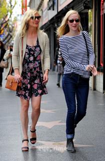 Kirsten Dunst feet photo thumbnail