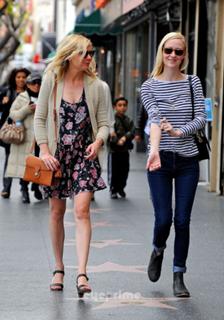 Kirsten Dunst feet photo thumbnail