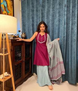 Anushka Sen feet photo thumbnail