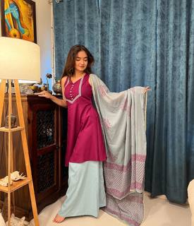 Anushka Sen feet photo thumbnail