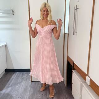 Holly Willoughby feet photo thumbnail