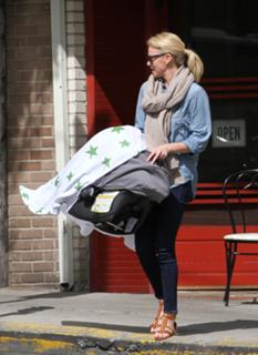 Charlize Theron feet photo thumbnail