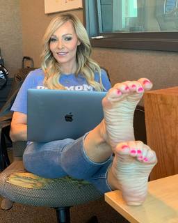 Kyle Unfug feet photo thumbnail