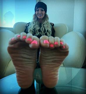 Kyle Unfug feet photo thumbnail