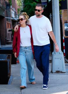 Jennifer Lawrence feet photo thumbnail