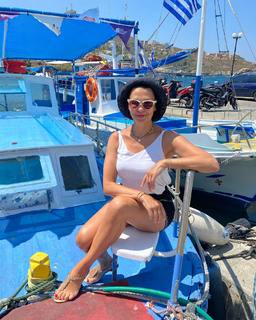 Anna Popek feet photo thumbnail