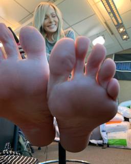 Kyle Unfug feet photo thumbnail