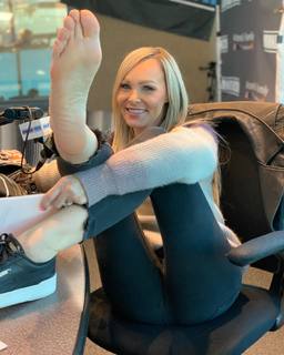 Kyle Unfug feet photo thumbnail