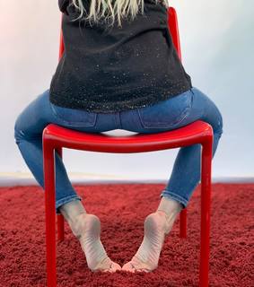 Kyle Unfug feet photo thumbnail