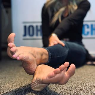 Kyle Unfug feet photo thumbnail