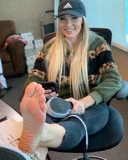 Kyle Unfug feet photo thumbnail