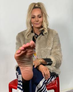 Kyle Unfug feet photo thumbnail