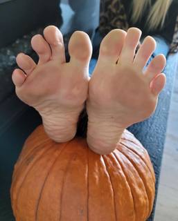 Kyle Unfug feet photo thumbnail