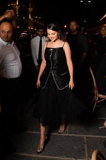 Selena Gomez feet photo thumbnail