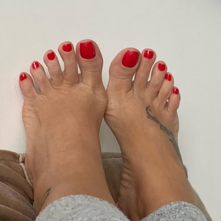 Karin Klemp feet photo thumbnail