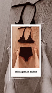 Elena Santarelli feet photo thumbnail