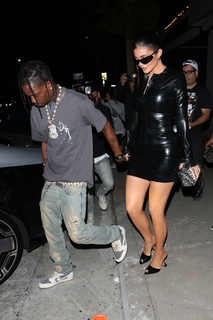 Kylie Jenner feet photo thumbnail