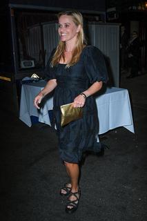 Reese Witherspoon feet photo thumbnail