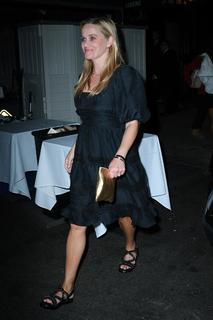 Reese Witherspoon feet photo thumbnail