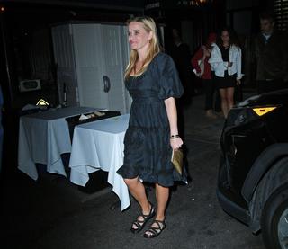 Reese Witherspoon feet photo thumbnail