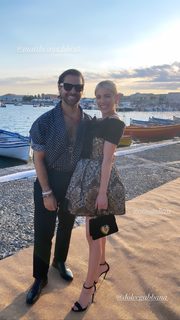 Emma Roberts feet photo thumbnail