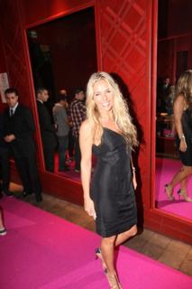 Adriane Galisteu feet photo thumbnail
