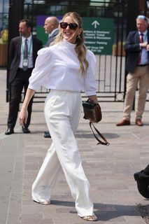 Ellie Goulding feet photo thumbnail