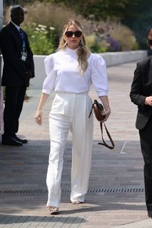 Ellie Goulding feet photo thumbnail