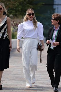 Ellie Goulding feet photo thumbnail