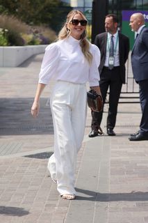 Ellie Goulding feet photo thumbnail