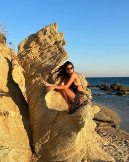 Zaira Nara feet photo thumbnail