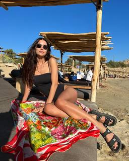 Zaira Nara feet photo thumbnail