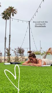 Brooke Burke feet photo thumbnail