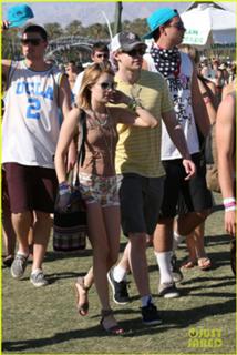Emma Roberts feet photo thumbnail