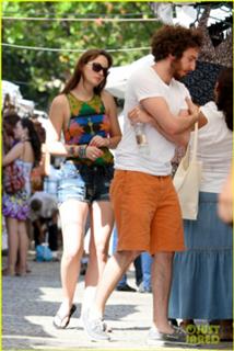 Leighton Meester feet photo thumbnail